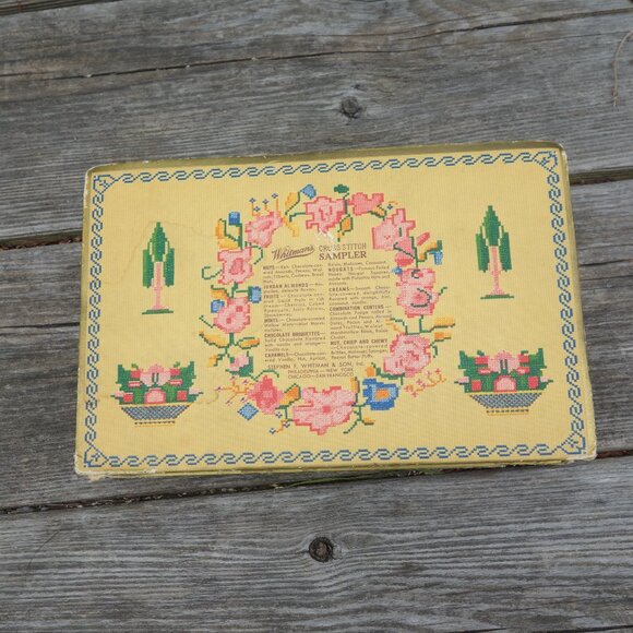 Vintage Whitman's Sampler Chocolates & Confections Empty Box - Picture 5 of 11